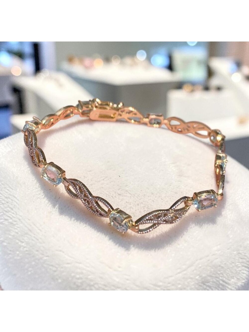 Lovely Women's Silver Topaz Bracelet, 8 Beautiful Blue Stones, 7 1/2"